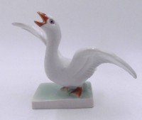 Auktion 362 / Los 8056 <br>Gans "Herend sparsam bemalt,  H-10 cm, B-14 cm