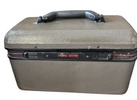 Auktion 358 / Los 13018 <br>Kosmetikkoffer "Travel Master", Kuntststoff mit Schlüssel, H-21 cm, 31x20 cm