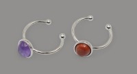 Auktion 358 / Los 1413 <br>Paar offene Edelstahl-Ringe mit Schmucksteinen