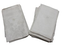 Auktion 358 / Los 13021 <br>12x alte Leinen-Servietten, Ziermonogramm, reinigungsbedürft.