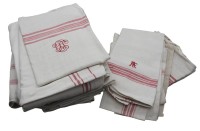 Auktion 358 / Los 13022 <br>14x div. Leinentücher, Rote Ränder, meist mit Monogramm
