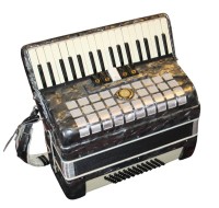 Auktion 367<br>gr. Akkordeon, HASINGHAI, 72 B&auml;sse, Balk scheint ok, in Koffer (Schl&ouml;sser defekt)