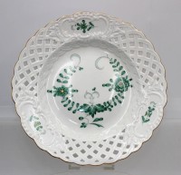 Auktion 358 / Los 8188 <br>Durchbruchteller, Meissen, Schwertermarke, grüne Blume, 1. Wahl, D-21cm