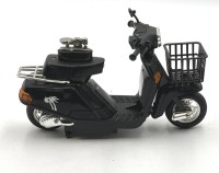 Auktion 358 / Los 16041 <br>Mofa mit Feuerzeug im Sitz, Kunststoff, H-14 cm, l-22 cm