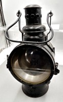 Auktion 358 / Los 16045 <br>Metall Bahnlampe mit Petroleumbrenner, H-ca. 38 cm