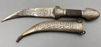 Auktion 358 / Los 16046 <br>oriental. Krummdolch in Scheide,, L-28,5 cm