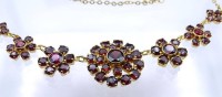 Auktion 359 / Los 1003 <br>Granat Collier, Normgold, sog.Viertelgold 250/000, gestempelt,L- 42cm, 8,8gr.,