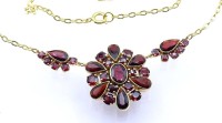 Auktion 359 / Los 1004 <br>Granat Collier, Normgold, sog.Viertelgold  250/000,ca.L- 40cm, 8,8gr, gemarkt