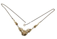 Auktion 359 / Los 1012 <br>antikes Collier, Rosenmuster, wohl um 1900, ca. 41,5cm,