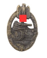 Auktion 359 / Los 7010 <br>Panzerkampfabzeichen in Bronze, verso Hersteller, wohl Replik