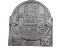 Auktion 359 / Los 7014 <br>Eisenplakette "Hier schafften wir Eisen in eiserner Zeit...." 1940/41, ca. 12 x 11,5cm