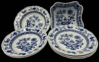 Auktion 359 / Los 8006 <br>7x Speisegeschirr "Hutschenreuther" Zwiebelmuster,  Kartoffelschale, gr. runde Schale,  3 flache, 2 tiefe Teller