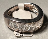 Auktion 359<br>Silberring-925- mit Zirkonia. Neuware aus Juweliersauflösung, orig. Etikett, RG 58, 4,4 gr.