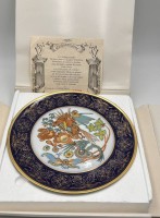 Auktion 359 / Los 8011 <br>gr. Sammelteller von Wilh. Drache "Der Kurier des Dschingis Khan" 1.Motiv in orig. Karton, D-30 cm, Entwurf Frideicus Birke, limit. Auflage