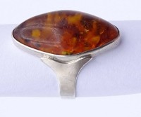 Auktion 359 / Los 1037 <br>Bernstein Ring Fischland,Silber 835/000, 5gr., RG 60