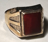 Auktion 359 / Los 1047 <br>Herrenring, Silber-835- vergoldet, brauner Lagenstein, RG 61, 7 gr.