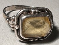 Auktion 359 / Los 1049 <br>Vintage Silberring-835-, hellgelber Stein, Tragespuren, RG 52, 3,7 gr