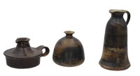 Auktion 359 / Los 9004 <br>3x div. signierte Kunstkeramiken, 2x wohl Meyn, ca. H-14,8 &gt; 8,5cm