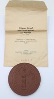 Auktion 359 / Los 8015 <br>Älteres Siegel des Domkapitels zu Meißen, Böttger Steinzeug, orig. Tüte, D-7,5cm