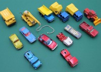 Auktion 359 / Los 12001 <br>kl. Konvolut Druckguss-Modelle, älter, meist Matchbox u. Corgi, bespielte Erhaltungen, 13 Stück