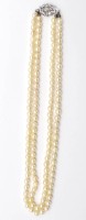 Auktion 371<br>2reihige Perlenkette mit 800er Silberschlie&szlig;e, ca. L-45cm Perlen D-ca. 0,6cm
