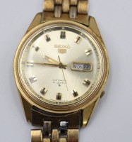 Auktion 359 / Los 2042 <br>Herrenarmbanduhr, SEIKO 5, Automatik, Werk läuft, D-3,7cm, getragene Erhaltung, Glas mit kl. Riss