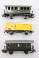 Auktion 359 / Los 12004 <br>3x div. Waggons, Märklin, H0, 2x Blech