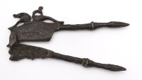 Auktion 359 / Los 15052 <br>antiker Betelschneider, Indien, Bronze geschwärzt, L-16cm