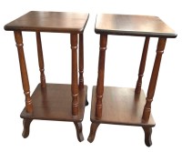 Auktion 359 / Los 14008 <br>Paar  massive  Blumenhocker, Holz, H-60 cm, Platte 32x32 cm, Ende 20.Jhd.