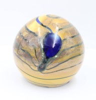 Auktion 359 / Los 10006 <br>rundes Paperweight, lüstrierend , H-8,5cm