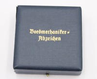 Auktion 359 / Los 7035 <br>Etui für Bordmechaniker-Abzeichen, original?