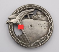 Auktion 359 / Los 7042 <br>Abzeichen für Blockadebrecher, verso Hersteller, original?