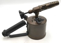 Auktion 359 / Los 16024 <br>alte Lötlampe, Messinggehäuse, H-18 cm