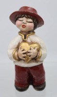 Auktion 359 / Los 9039 <br>Junge mit Herz, Thun, leider Kopf geklebt, ca. H-20,5cm