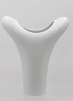 Auktion 363 / Los 8036 <br>Künstlervase, Rosenthal studio-linie, Weißporzellan, Entw. Robin Platt/Cairn Young, ca. H-21,5cm
