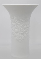 Auktion 363 / Los 8044 <br>Künstlervase, Rosenthal studio-linie, Weißporzellan, Entw. Rosamunde Nairac, ca. H-16,5cm