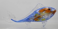 Auktion 363 / Los 10019 <br>gr. Kunstglas-Fisch, farbige Einschmelzungen, H-13,5cm L-35cm