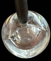 Auktion 359<br>kl. Glaskugel als Stifthalter, Ritzsignatur Kosta Boda, H-5,5 cm
