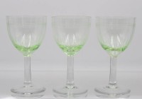 Auktion 359 / Los 10044 <br>3x Weingläser, älter, Uranglas, ca. H-13,5cm