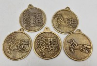 Auktion 359 / Los 15549 <br>5x div. koreanische  Bronze-Medaillen mit 1-bis 5 Pferden, D-8 cm