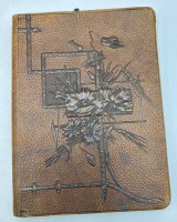 Auktion 359 / Los 13029 <br>kl. Jugendstil-Ledermappe, Altersspuren, 25x19  cm anbei altes Foto