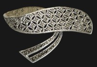 Auktion 360 / Los 1001 <br>"Fahrner" Silberbrosche mit Markasiten, Schleifenform, S-925-, Original Fahrner gemarkt, B-4,5 cm