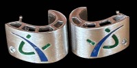 Auktion 360 / Los 1008 <br>Paar Halbcreolen, Silber-925-, tw. emailliert und klarer Stein, 9,3 gr.
