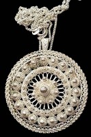 Auktion 360 / Los 1018 <br>gr. Blütenbrosche, Filigran, Silber-925-, als Anhänger an Kette beide Silber-835-, D-4 cm, zus. 19,5 gr