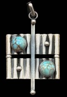 Auktion 360 / Los 1026 <br>gr. Designer-Anhänger, Silber, mit 2 Türkis-Kugeln, 6x3,5 cm, 18 gr.