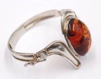 Auktion 360 / Los 1031 <br>Armreif, 925er Silber mit gr. Bernstein-Cabochon, zus. 40,1gr., ca. D-7,5cm