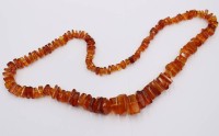 Auktion 360 / Los 1033 <br>Bernsteinkette, endlos gearbeitet, Steine im Verlauf, 104,6gr.