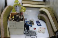 Auktion 360 / Los 12005 <br>Konvolut div. Eisenbahnzubehör, H0, Schienen, Trafos, Brückenauffahrten, Tunnel, Kontaktschienen, Stellpulte, meist Märklin