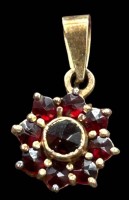 Auktion 360 / Los 1040 <br>kl. Granat-Anhänger, S-925- vergoldet, L-ca. 1,6 cm, 1,2 gr