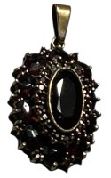 Auktion 360 / Los 1041 <br>massiver Granatanhänger, Normgold-250-, 2,5x2 cm (ohne Öse gemessen) 4,8 gr